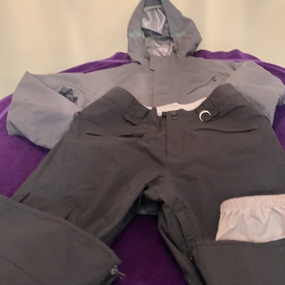 Women’s Burton ski set pants and jacket size small - Picture 2 of 3